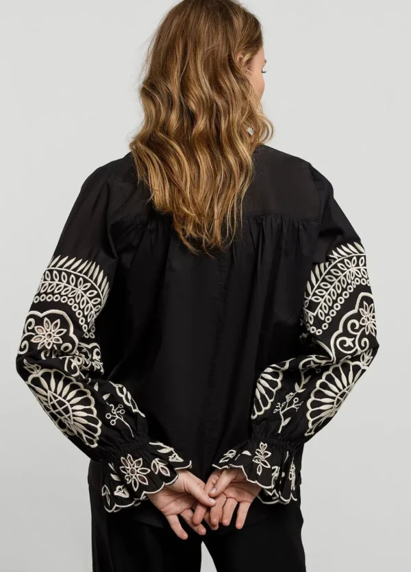 Women Summum Woman Top With Rich Embroidery