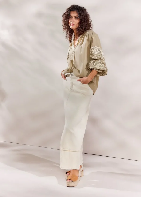 Women Summum Woman Top With Rich Embroidery