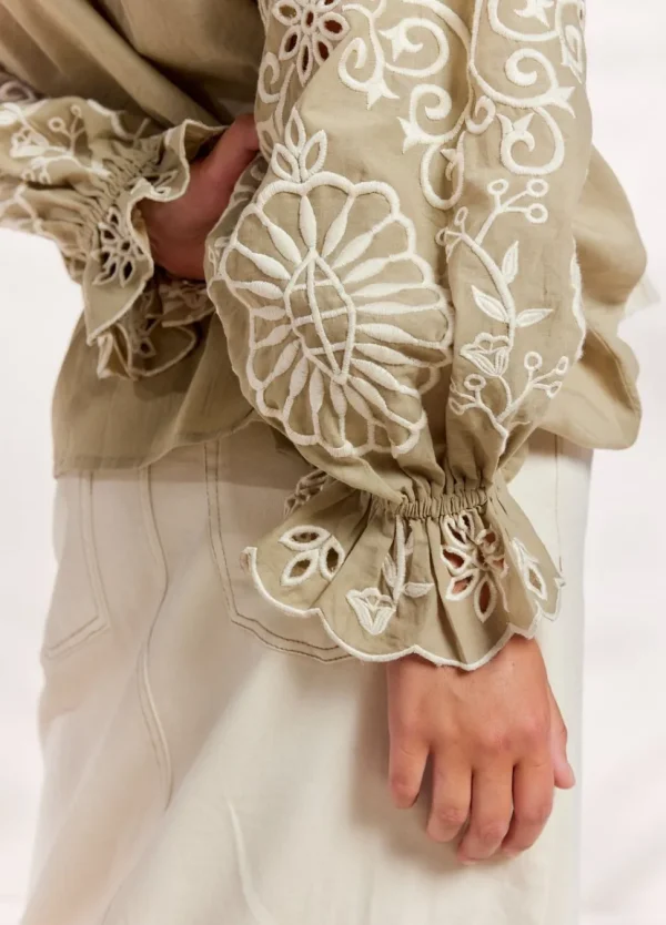 Women Summum Woman Top With Rich Embroidery