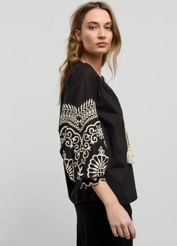 Women Summum Woman Top With Rich Embroidery