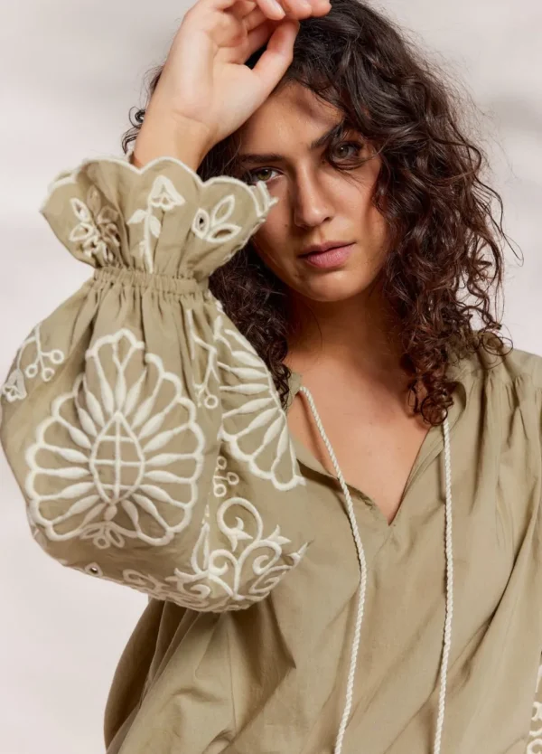 Women Summum Woman Top With Rich Embroidery